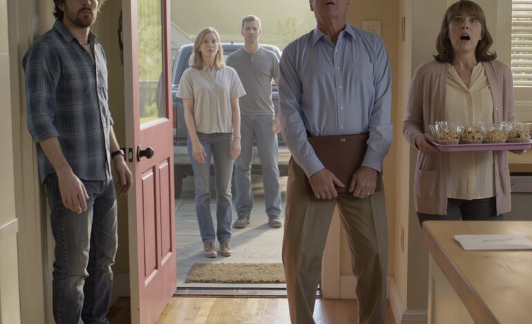 Drie dagen na mijn bruiloft kwamen mijn ouders aan met muffins, een glimlach en een contract waarin stond dat ik mijn huis aan mijn broer moest overdragen omdat ik “de familie iets verschuldigd was”. Dus ik tekende zonder tegenspraak, keek toe hoe ze triomfantelijk vertrokken, en voor zonsopgang de volgende ochtend liepen ze een huis binnen dat zo leeg was dat ze eindelijk begrepen wat de “Sterke” al die tijd in stilte had voorbereid.