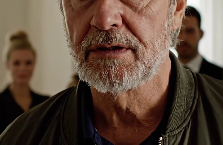 Direct na de begrafenis van mijn vrouw gooide mijn schoonzoon me het huis uit, maar de sleutel die Margaret had achtergelaten, was hetgeen dat me echt de adem benam…