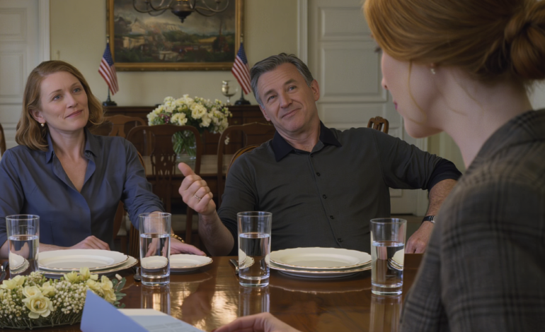 Mijn ouders zeiden: “We hebben ons hele leven opgeofferd om jou op te voeden, dus jouw succes is ook ons ​​succes,” en vervolgens eiste mijn vader 50% van de aandelen van mijn bedrijf op. Ik glimlachte alleen maar, legde een dunne blauwe map op de eettafel… en ze werden allebei doodstil, alsof alle lucht uit hun longen was gezogen.