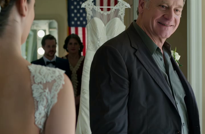 Op mijn trouwdag kwam geen enkel familielid opdagen – zelfs mijn vader niet, die had beloofd me naar het altaar te begeleiden – omdat ze ervoor hadden gekozen om naar de babyshower van mijn zus te gaan in een besloten club in Greenwich in plaats van naar Mystic. Ik glimlachte en ging door met de ceremonie, maar de volgende ochtend zorgde een Instagramfoto ervoor dat mijn telefoon vastliep met 417 oproepen en berichten.