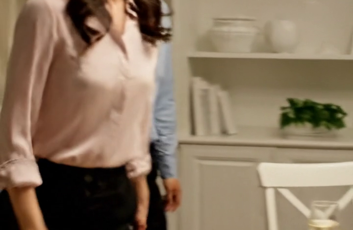 At dinner, my parents said, “Your sister is pregnant — your college fund will go to her.” “As for you, you can work. That would be good too; it will help you grow up.” I simply replied softly, “Okay.” Then I gave my mother a hug and quietly went upstairs. A few minutes later, my phone lit up. Then my name was called from downstairs.