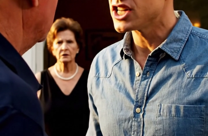 Mijn vader verbrak alle contact, ik verdween en jaren later kwam ik terug met één stil woord: “Verrassing.”