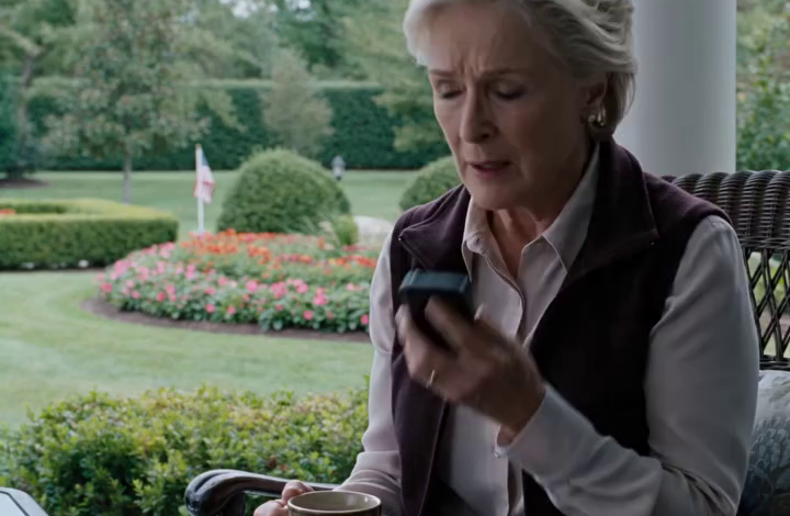 ‘Mam, we zijn al naar een andere staat verhuisd. We waren vergeten het je te vertellen.’ Ik zweeg even, wenste hem succes, hing op en opende mijn laptop. Spotlight8