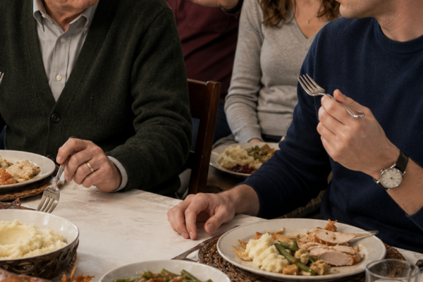 Opa legte einen Umschlag auf den Thanksgiving-Tisch. Was darin war, zerstörte alles, was wir zu wissen glaubten.
