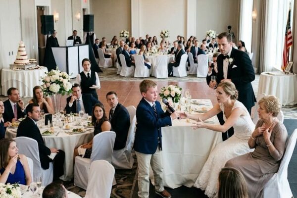 Ein Junge nahm das Hochzeitsmikrofon und enthüllte das grausame Geheimnis der Braut