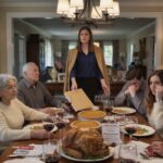 Meine Mutter blickte über den Thanksgiving-Tisch und sagte: „Die Familie deiner Schwester steht immer an erster Stelle. Du stehst immer an letzter Stelle.“ Mein Vater nickte, als wäre es das Normalste der Welt … Und als sie mich später brauchten, um ebendiese Schwester vor dem Ruin zu bewahren, kam ich mit einem Ordner zurück, mit dem sie nie gerechnet hätten.