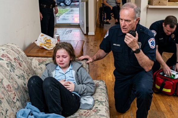 In ihrem Notruf gab sie ihrem Vater die Schuld. Im Krankenhaus fand sie etwas Schlimmeres