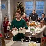 Meine Familie warf meine 7-jährige Tochter und mich während des Weihnachtsessens raus und sagte: „Weihnachten ist besser ohne euch.“ Sie dachten, ich sei zum Betteln gekommen – bis ich drei Umschläge im Wert von fast 500.000 Dollar zerriss und ging.