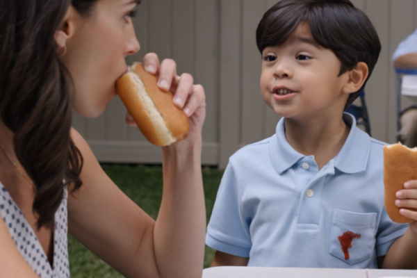 Mein Neffe nannte mich beim Familienpicknick egoistisch, ohne zu wissen, dass ich drei Jahre lang die Miete seiner Mutter bezahlt hatte.