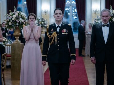 Sie sagten, man könne mir nicht trauen. Nach 17 Dienstjahren erschien ich in Paradeuniform zur Hochzeit meines Bruders. Als sein Kommandant vortrat und mich förmlich mit „Oberst“ ansprach, herrschte im Saal absolute Stille. Meine Eltern konnten kaum atmen.
