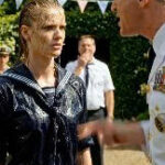 Mijn vader noemde me voor iedereen de grootste loser van de familie — totdat zijn Navy SEAL-maatje verstijfde en zei: “Dat is Razor Six.”